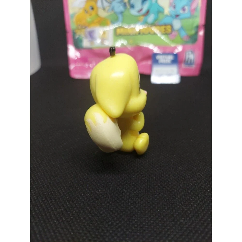 Neopets Phatmojo Minifigure Blind Bag Kacheek with Bag and Code